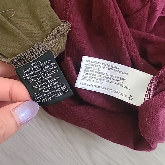 Bundle of 2 Maroon red Green Tank Too Medium Women's universal thread Massimo - Picture 5 of 5